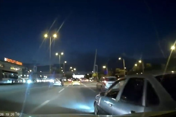 Etimesgut'ta trafikte makas atıp çarpan ve kaçan sürücü ehliyetsiz çıktı: 176 bin lira ceza