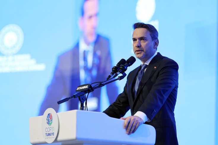 Bakan Bayraktar, günlük petrol ve doğal gaz üretiminde 1 milyon varil hedefini açıkladı