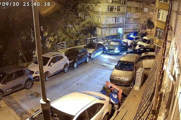 Spiker Deniz Türkeri, polisten kaçarken kaza yaptı