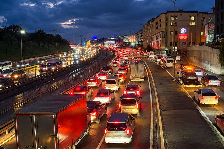 İstanbul trafiğinde mesai çıkışı çilesi: Yoğunluk yüzde 87'ye ulaştı