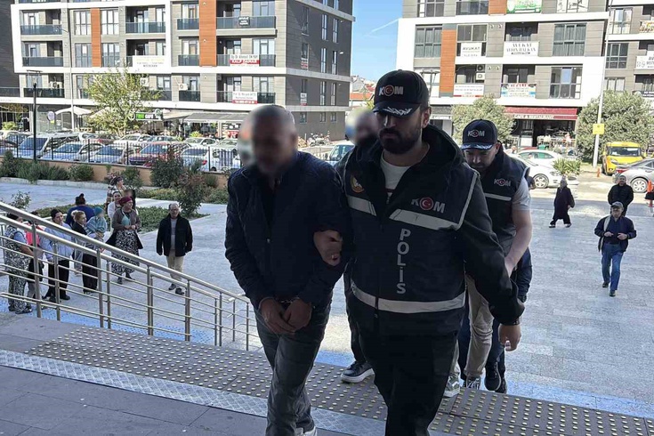 Borcunu ödeyemeyen vatandaşın evine el kondu! Edirne'de 4 tefecilik şüphelisi adliyede