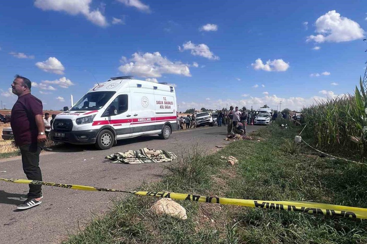 Şanlıurfa Akçakale'de motosiklet traktör mibzerine çarptı, 2 çocuk hayatını kaybetti