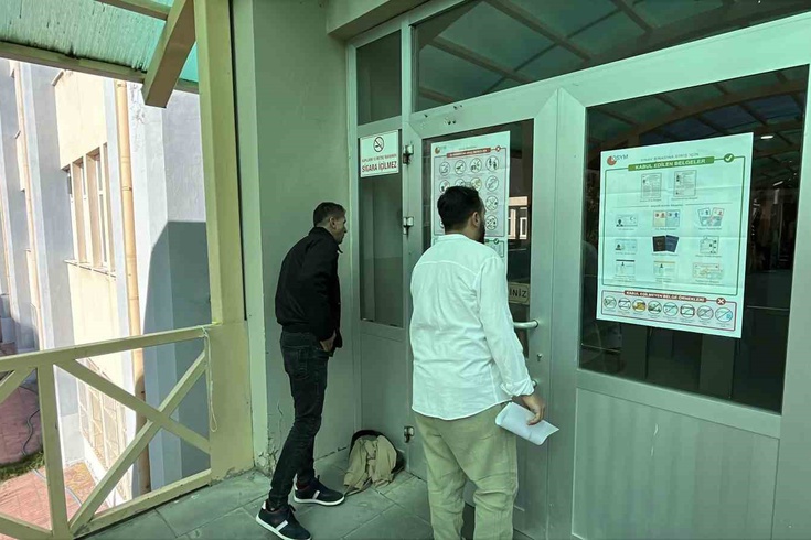 KPSS'de saniyeler fark etti: Trafiğe takılan aday Sivas'ta sınava giremedi