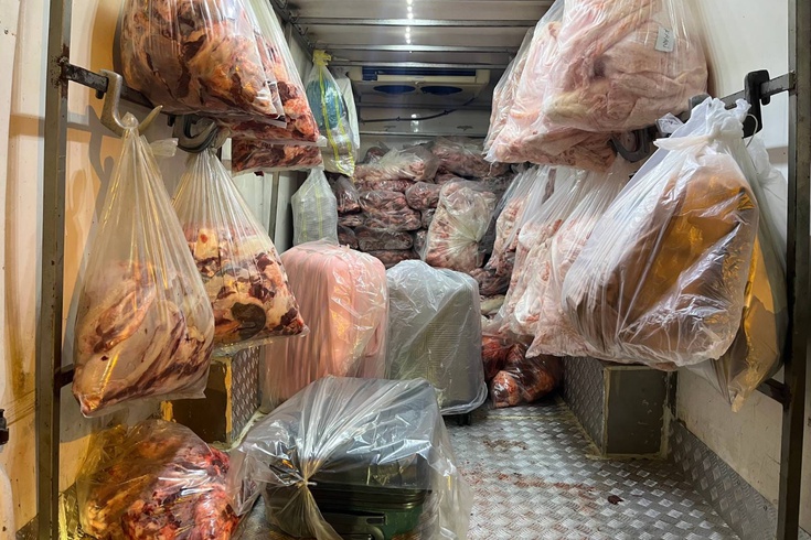 Sapanca gişelerinde jandarma durdurdu: Kamyonet kasasından yaklaşık 3 ton kaçak et çıktı!
