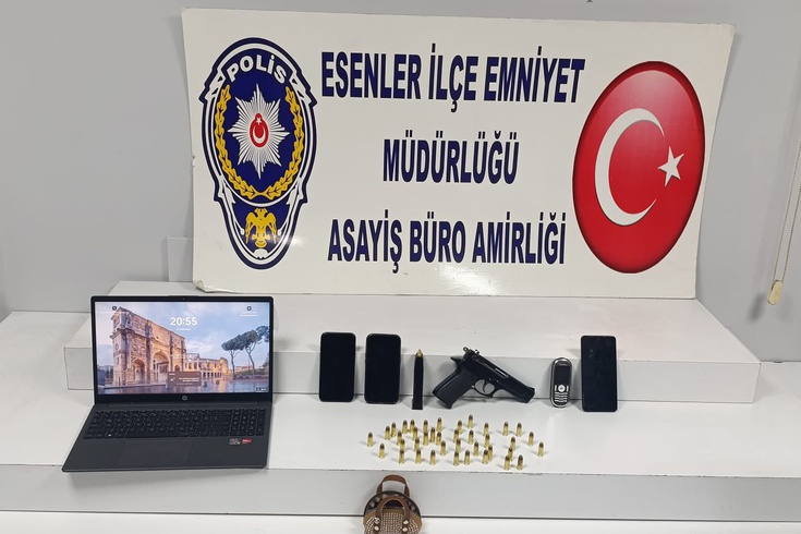 Polis operasyonunda çatıdan yan binaya atlayan firari Esenler'de yakalandı
