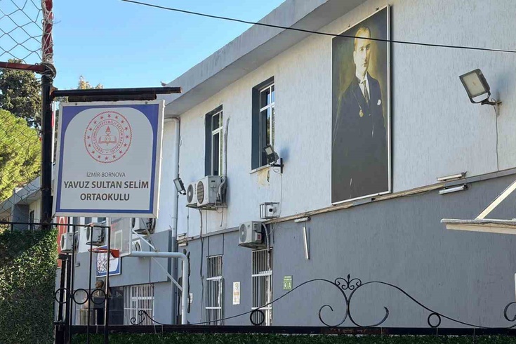 İzmir Bornova'da öğretmen hakkında velilere taciz iddiasıyla suç duyurusu yapıldı