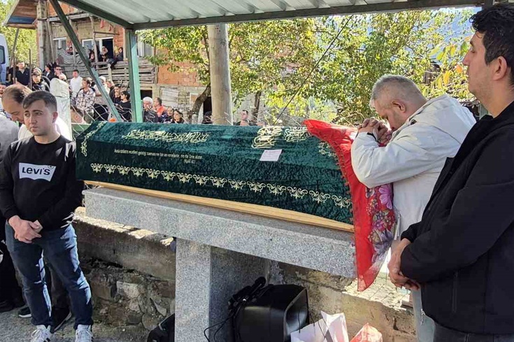 Okuldaki saldırının ardından acı veda! Eslem Sare son yolculuğuna uğurlandı