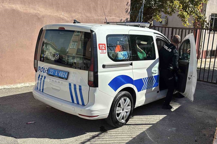 Edirne'de ortaokulda silah alarmı! Öğrencinin çantasından kuru sıkı tabanca çıktı