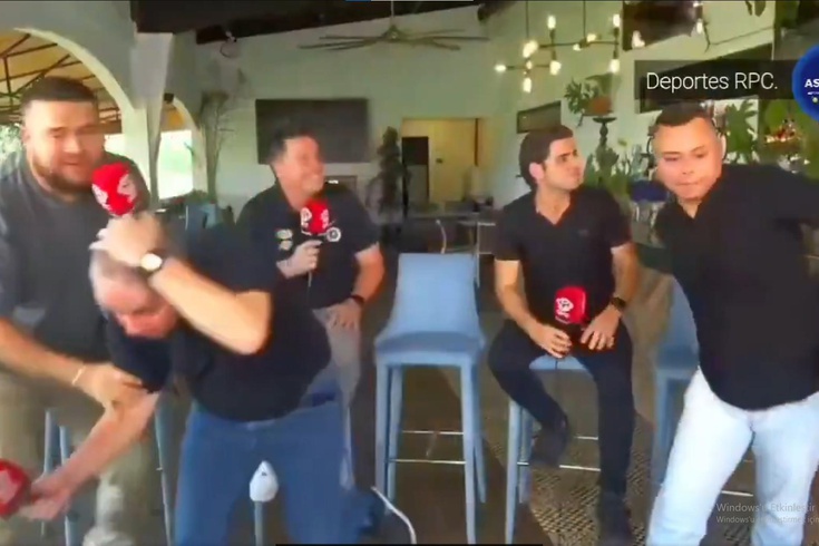 Panama'da gazetecilerin depreme yakalandığı anlar kamerada