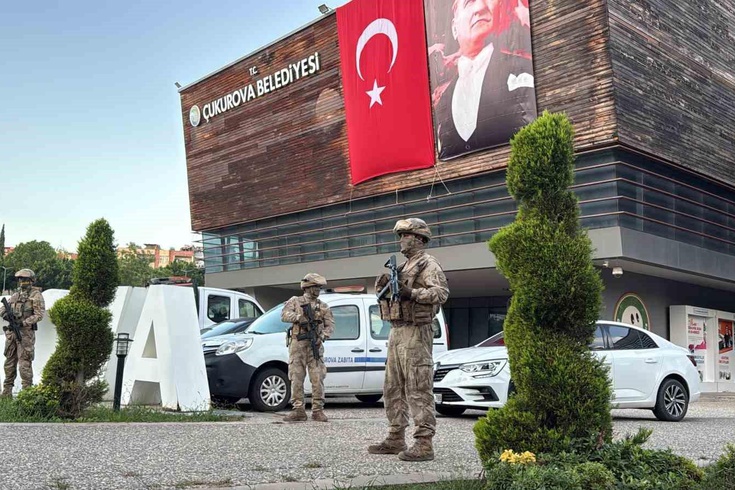 Jandarma Çukurova Belediyesi'nde arama yapıyor: Çok sayıda kişi için gözaltı kararı