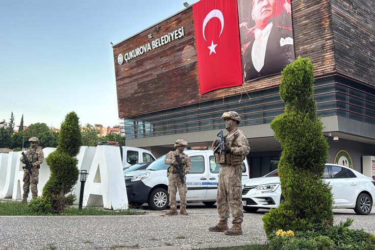 Çukurova Belediyesi'ne jandarma operasyonu! Eski başkan dahil çok sayıda gözaltı var