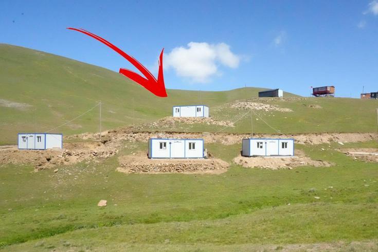 Yaylayı bir gecede konteynerler ile doldurdular