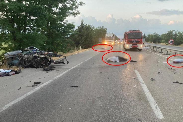 Park halindeki kamyona arkadan çarptı 3 kişi feci şekilde can verdi