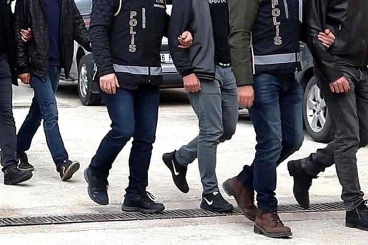 İzmir’deki ’yolsuzluk’ operasyonunda 31 kişi tutuklandı
