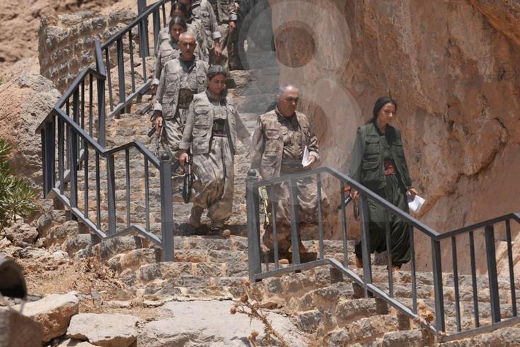 PKK’nın silahlarını imha edildiği törende kimler yar aldı Bese Hozat da silahını yaktı