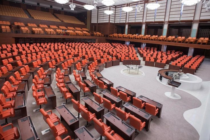 Meclis’te yoklama krizi Partiler birbirini suçluyor, yasayı bekleyen anneler isyanda