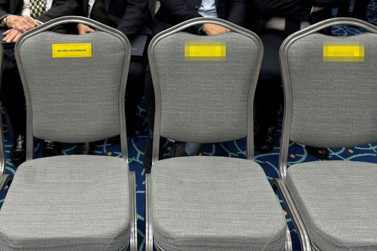 Soğuk savaş devam ediyor Aziz Yıldırım, Ali Koç’la kendisine ayrılan koltuğa oturmadı