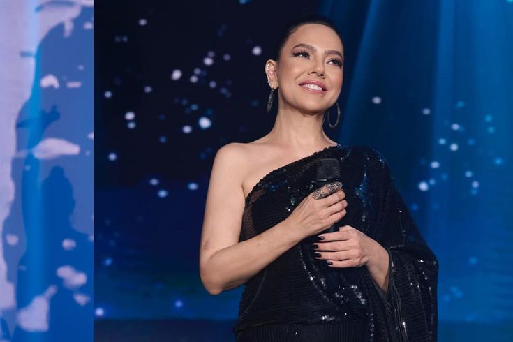 Ebru Gündeş’ten itiraf Konserde seyirciye sordu