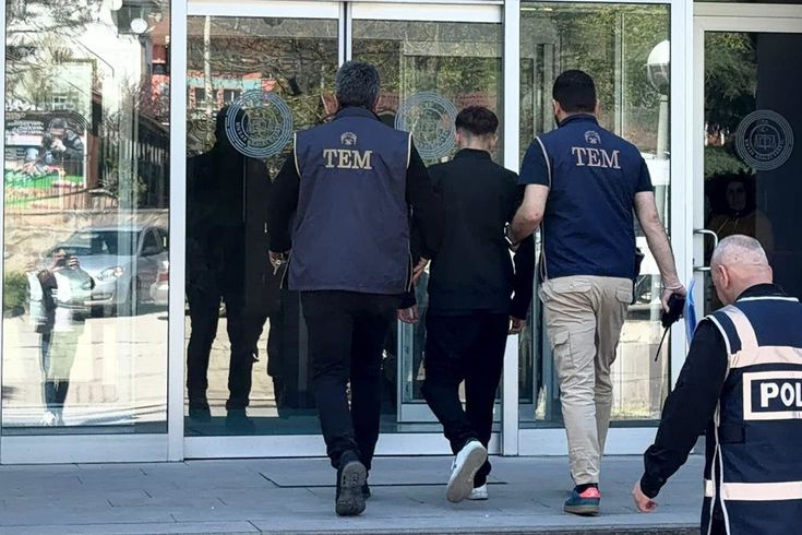 Okul tehdidiyle iki öğrenci gözaltında