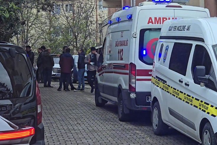 Üsküdar’da aile faciası: Anne ve babasını öldürüp intihar etti