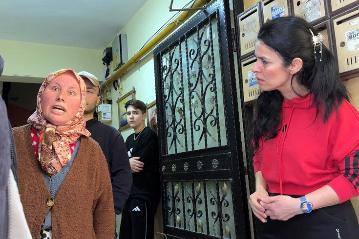 Apartmanı illallah ettiren komşu Evden tam 3 kamyon çöp çıktı