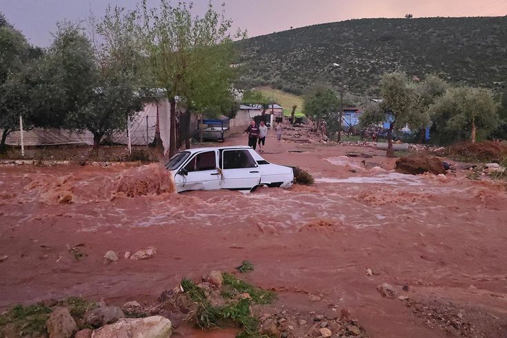 Kozan’da sel faciası: Araçtan atlayan 2 kişiden biri hayatını kaybetti