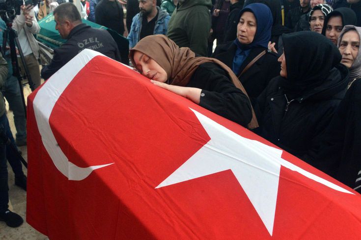 Almina’nın cenazesinde gözyaşları sel oldu Annenin ağıtları yürek dağladı