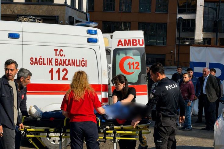 Eski eşe sokak ortasında infaz Yere düşünce yakın mesafeden ateş etti