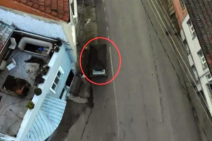 Mahalleyi üçe bölen gizemli mezar Muhtar, bakanlığa başvuru yaptı