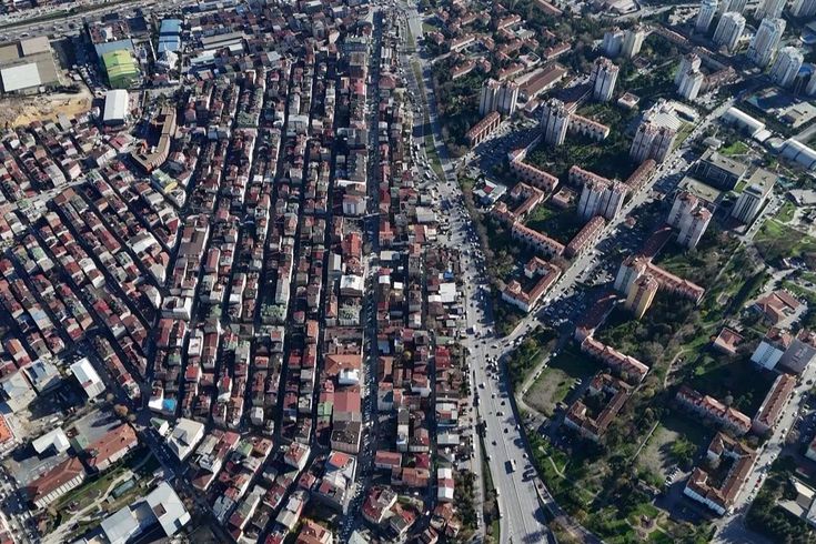 İstanbul’da hayatın iki farklı yüzü aynı karede