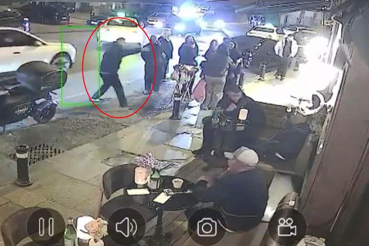 İş insanının restoranına silahlı saldırı Müşteriler varken kurşun yağdırdı