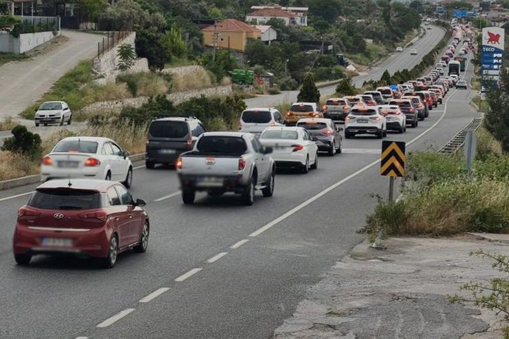 Tatilciler Muğla’ya akın etti Araç kuyruğu 22 kilometreye ulaştı
