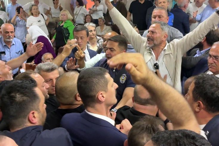 Akçakoca Belediyesi AK Parti’ye geçti, seçim sonrası kavga çıktı