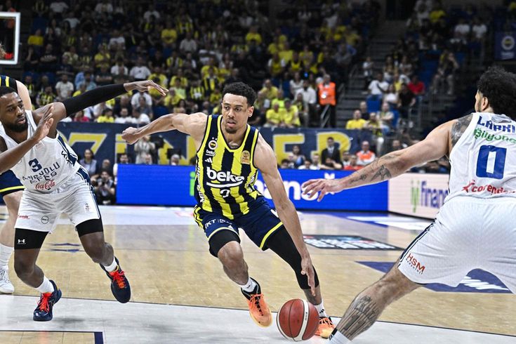 Fenerbahçe Beko yine 18 sayı geriden gelip kazandı