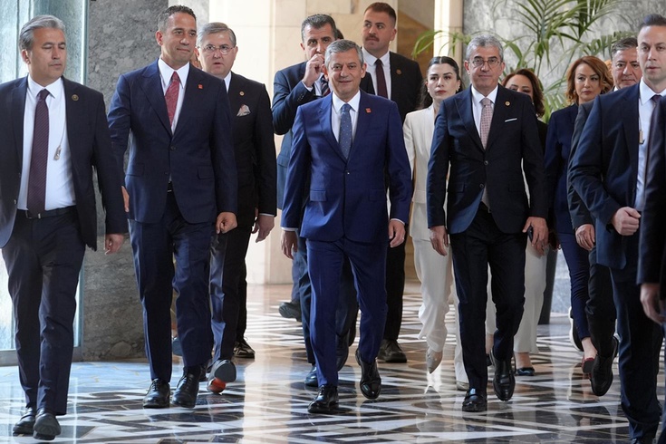 Özgür Özel’in yol haritası netleşti Yeni parti için tarih belli oldu