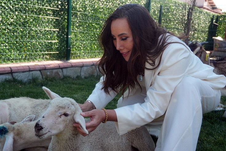 Asena, “ağabeyim“ dediği insanla aşk yaşamaya başladı