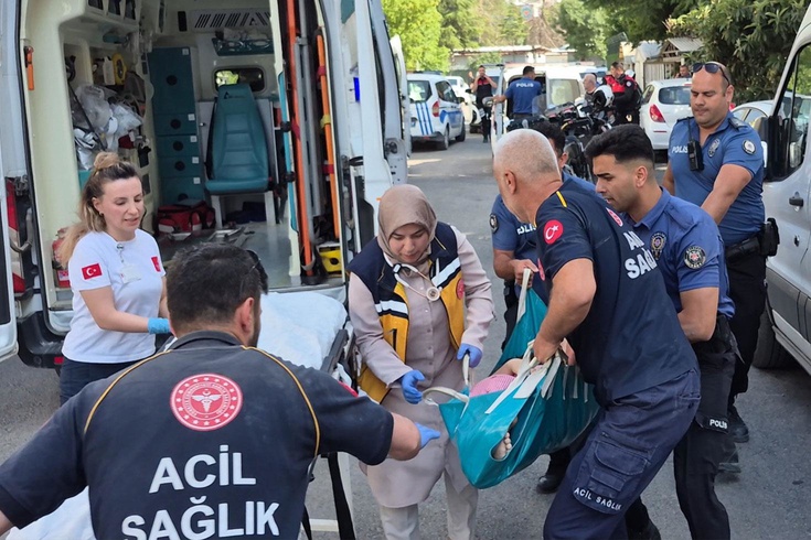 Bir kızını öldürdü, eşi ve diğer kızını ağır yaraladı
