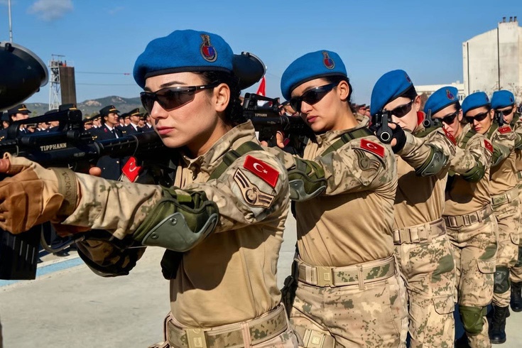 Meclis’e “kadınlar da askere alınsın“ başvurusu