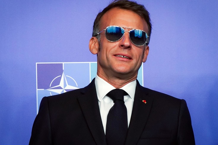 İşte Macron’un güneş gözlüğünü hiç çıkarmamasının nedeni