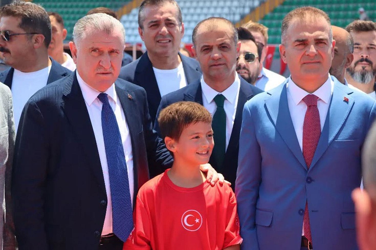 Bakan Bak’tan stadyum müjdesi: Yeni sezona yetişecek