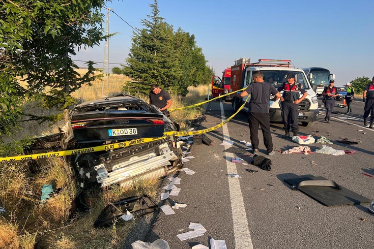 Hasretle çıktıkları yol felaketle sonuçlandı: 3 ölü, 1 yaralı