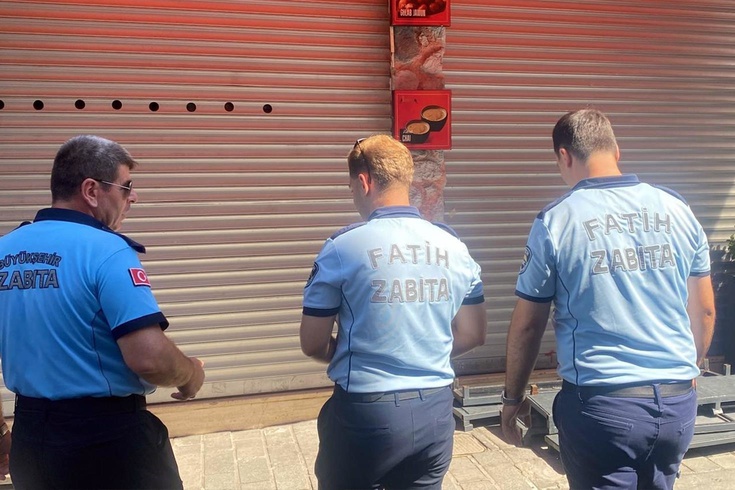 Fatih’te Boş Dükkandan Kötü Koku Yükseldi