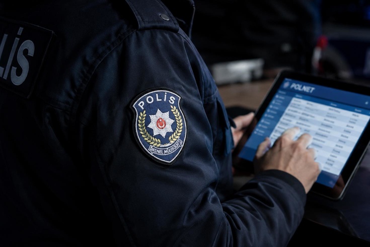 Gözaltındaki polislerin şoke eden mesajlaşması Vatandaşın tüm mahremini çeteye sunmuşlar