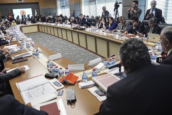 Çerçeve yasa çatlağı 3 milletvekili “hayır“ diyeceğini açıkladı, Özel acil toplantı çağrısı yaptı