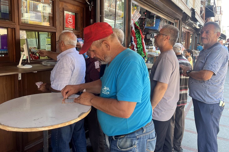 Bir il bu olayı konuşuyor 100 lira verdi, 8 milyon TL kazandı