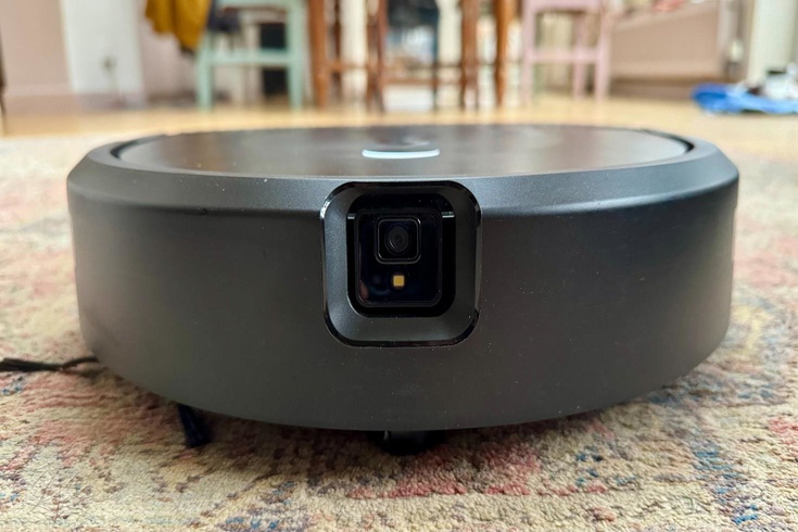 Eşini robot süpürgeyle yakaladı, tazminat kazandı hapse giren kendisi oldu
