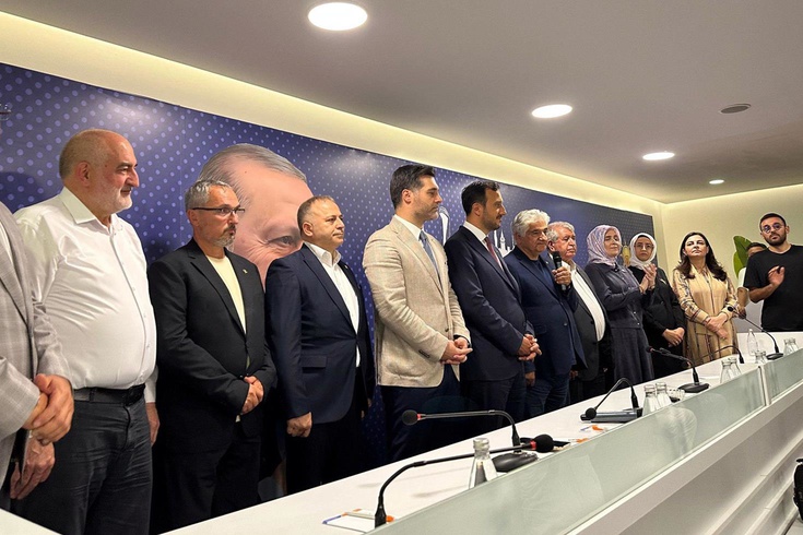 4 meclis üyesi CHP’den istifa etti Üsküdar Belediyesi AK Parti’ye geçiyor