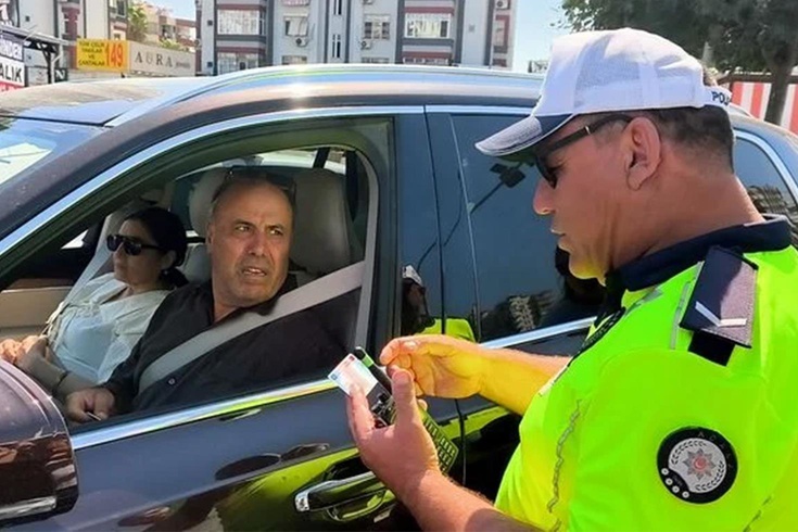 Ceza kesilen sürücünün polislere yanıtı ağızları açık bıraktı