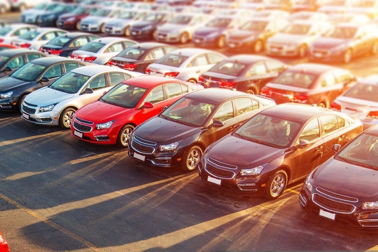 Otomobilde indirim yarışı başladı Fiyatlar 400 bin TL birden düştü