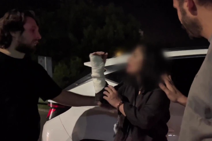 Polise direndi, gazeteciye tükürdü Trafiği birbirine katan sözde sanatçı tutuklandı